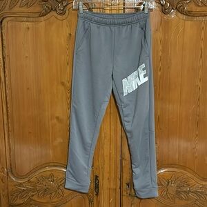 Nike Boys Polyester Training Sweatpant with side Pockets and Seam Detail